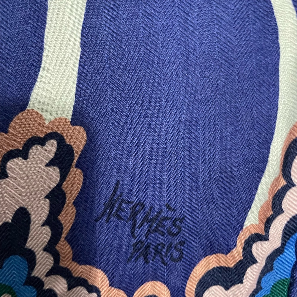 Original never worn the 3 graces scarf